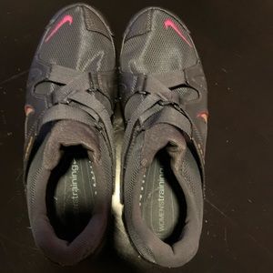 Woman’s Nike Cross Trainers size 11